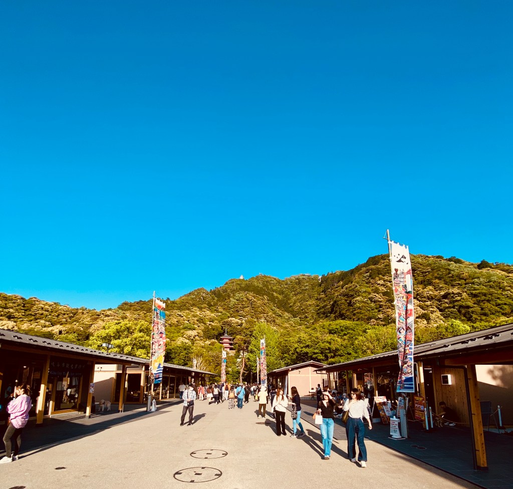 Lost Keys & Kindness: A Day at Gifu-Jo&nbsp;Rakuichi